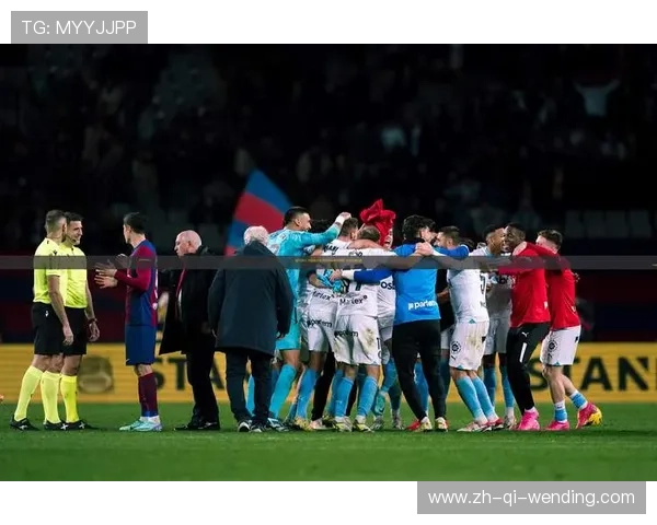 南安普顿俱乐部英超球衣风格及主客场版本